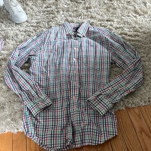 Vineyard Vines button down shirt